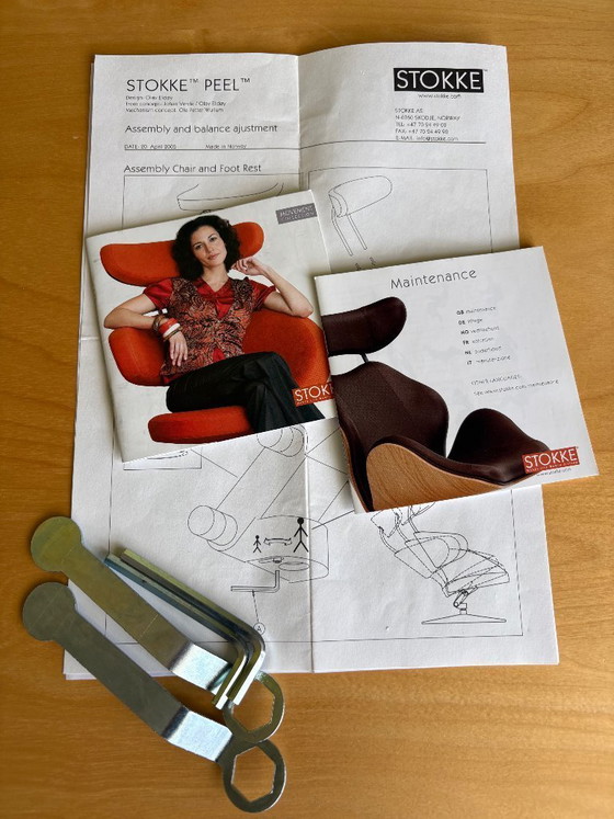 Image 1 of Stokke Peel (1x sinistra, 1x destra) con poggiapiedi (2x), tessuto rosso, base in legno