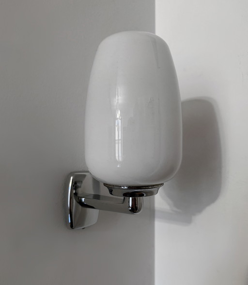 Applique cromate e opaline degli anni '70