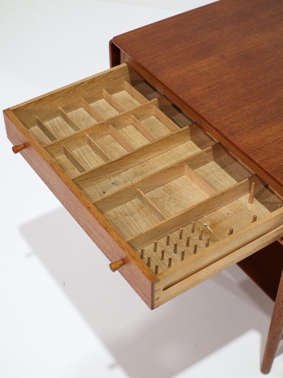 Tavolo da cucito Hans Wegner AT33 Andreas Tuck in teak e rovere, danese, anni '50 – Tavolini, Wood, Vintage (photo 5 of 12)