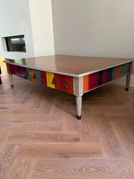 Mesa de centro baja Grange Jacob Vintage XL con cajones en varios colores.