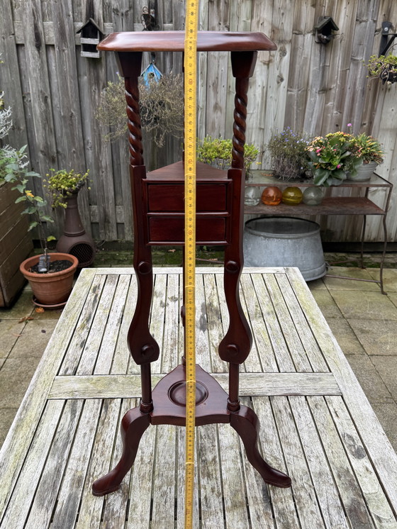 Image 1 of Table d'appoint en teck fin – une sculpture fonctionnelle