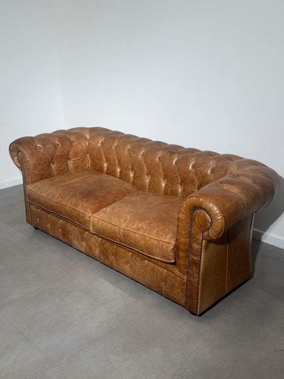 Vintage Chesterfield-bank in cognacbruin leer. – Banken (photo 6 of 7)