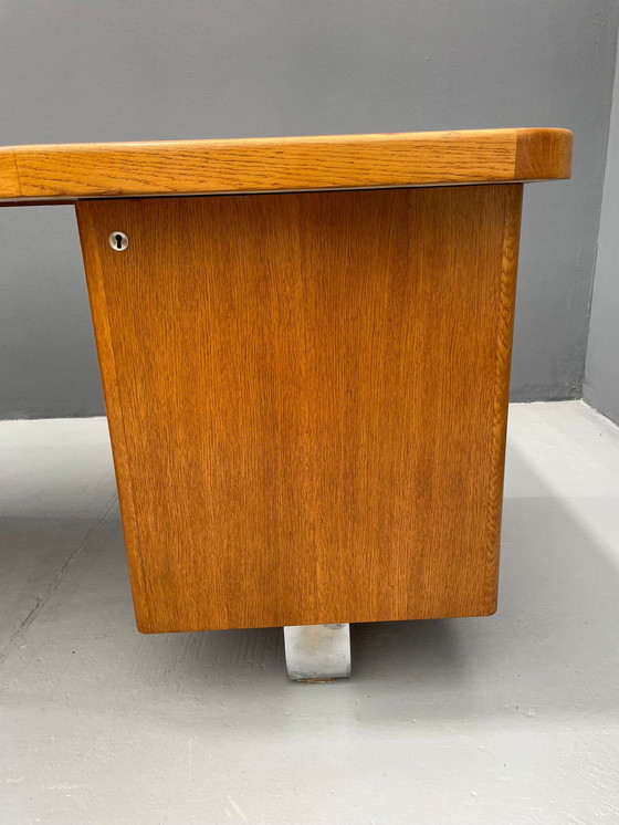 Image 1 of Bureau Bauhaus en noyer avec plateau rouge - Vintage Mid Century Design