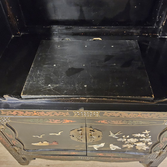 Image 1 of Armoire chinoise vintage en laque oiseaux fleurs (stéatite) armoire bohème / armoire orientale / armoire asiatique