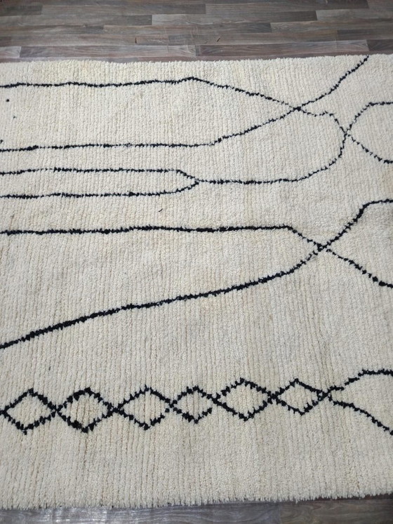 Image 1 of Alfombra Beni Ouraine tejida a mano de 2/3 m