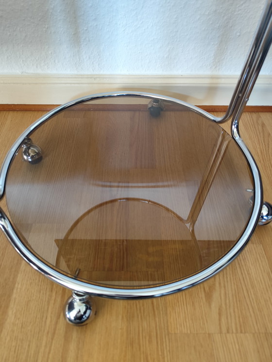 Image 1 of Designklassieker: Vintage barkar/serveerwagen (jaren 70) – rookglas en chroom

