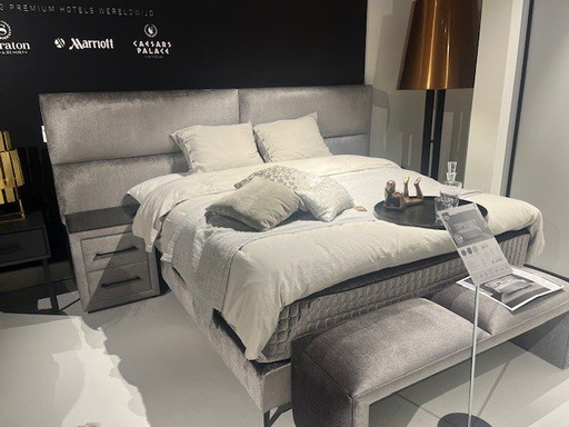 Brut Limited Edition flat 180x200 cm bedside tables and lounge bench