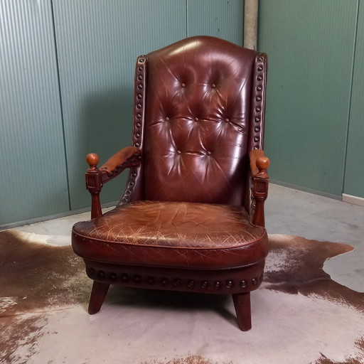 Poltrona da biblioteca particolarmente bella con borchie