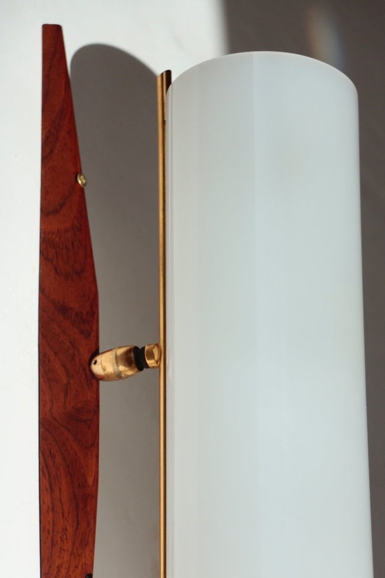 Image 1 of 4 Modernistische verstelbare wandlampen in teak en messing – 1950