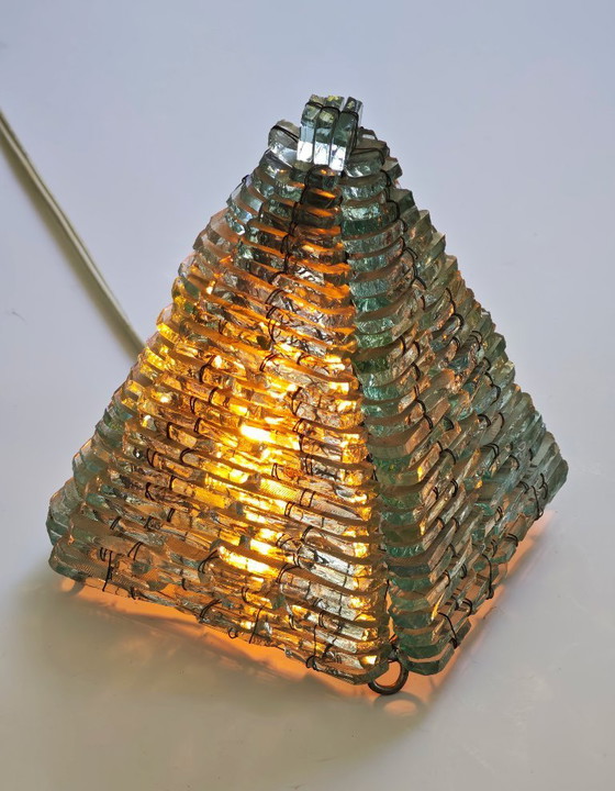 Image 1 of Lampada a piramide in vetro, design moderno di metà secolo