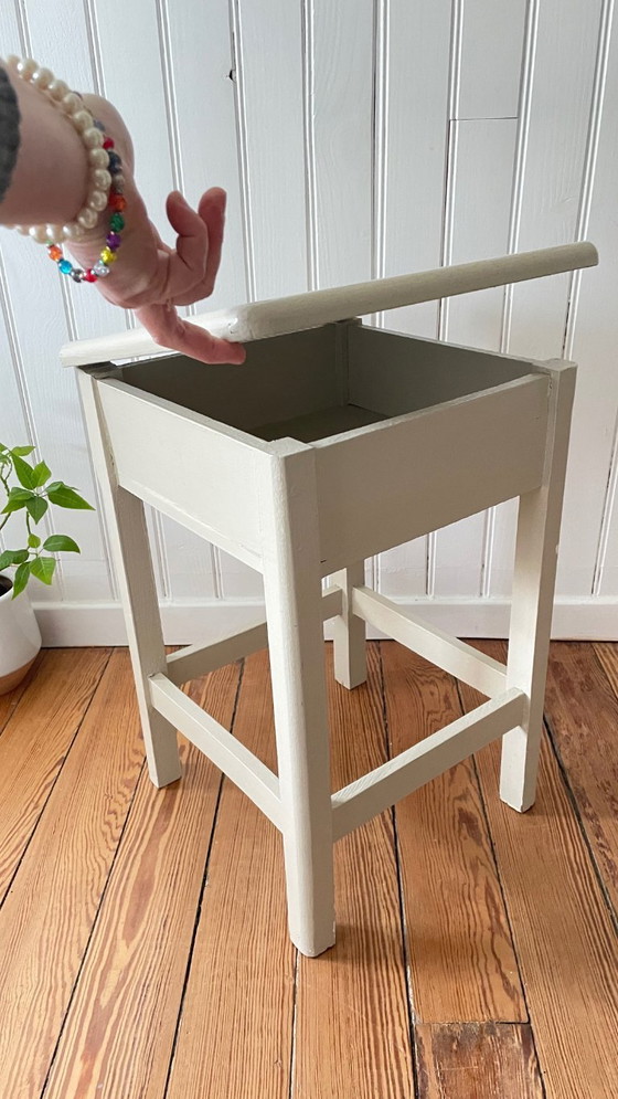 Image 1 of Sgabello vintage in legno verniciato beige