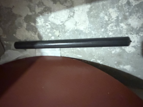 Image 1 of Leolux eetkamer tafel doornede 120 type trias kleur blad bordeau rood 