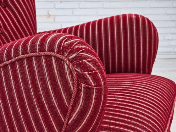 Image 1 of Deense fauteuil uit de jaren 60, bekleed met rood gestreepte meubelwol, poten van eikenhout.