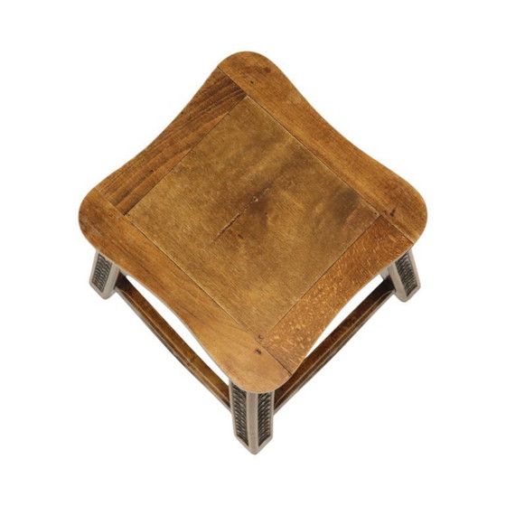 Image 1 of Charakteristischer Hocker aus Massivholz