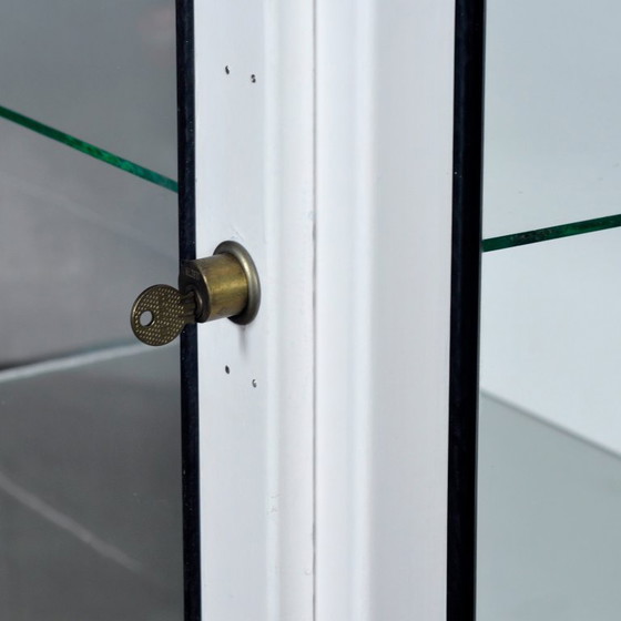 Image 1 of Armoire médicale vintage, années 1970