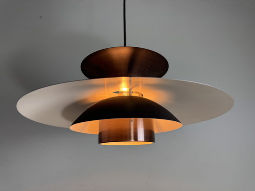 Magnifique lampe suspendue design danois lampe coquille noire avec couleur cuivre