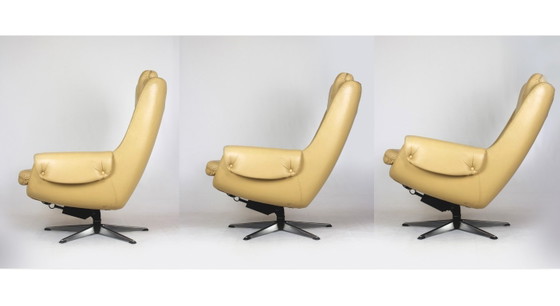 Vintage Finse leren draaibare loungestoel met verstelbare rugleuning van Peem, jaren 70. (photo 4 of 12)