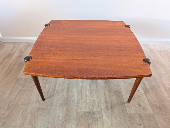 Image 1 of Table basse vintage en teck, style moderne du milieu du siècle (années 1960) – Plateau réversible