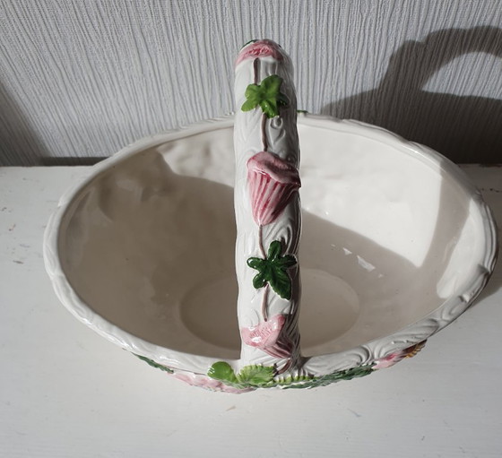 Image 1 of Panier ancien en faïence fine orné de fleurs - fait main