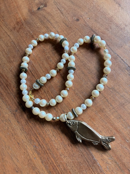 New vintage bead necklace with gold fish 47 cm