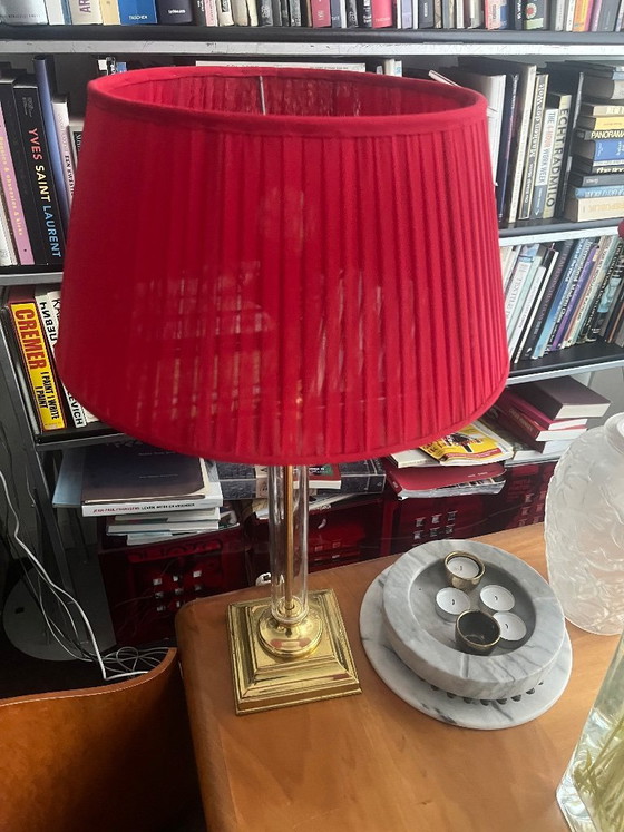 Image 1 of 2 elegantes lámparas de mesa con pantalla plisada roja