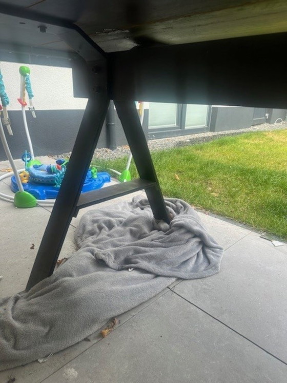 Image 1 of Beroemde design tuintafel van Roderick Vos