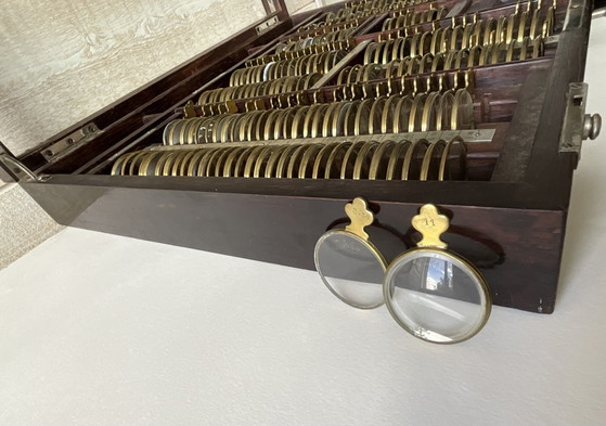 19th Century French Ophthalmology Trial Lens Set – 210 Lenses – Decorative Objects, Wood, Brass (photo 3 of 14)