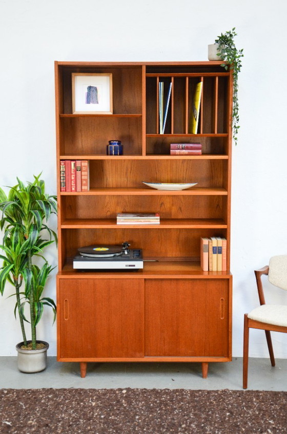 Image 1 of Credenza alta vintage in teak, mobile da terra Hundevad in stile danese di metà secolo