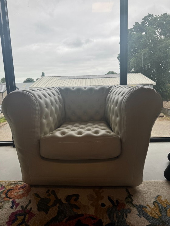 Image 1 of Blofield chesterfield sofa big blo 1 + chesterfield chair big blo 2