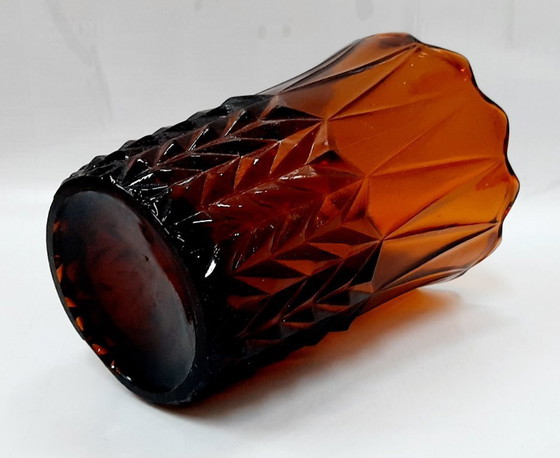 Image 1 of Vintage zware vaas van geperst amberkleurig glas