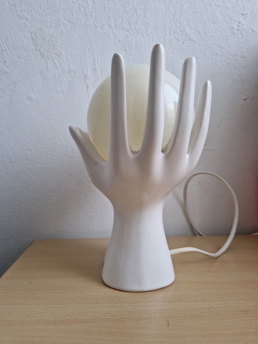 Bijzondere tafellamp handen met bol vintage design