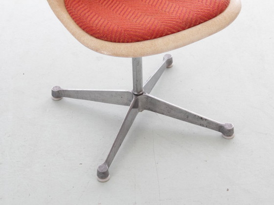 Image 1 of Suite aus 4 drehbaren Space Age-Stühlen. Bezug aus dem Original. Charles Eames - Herman Miller