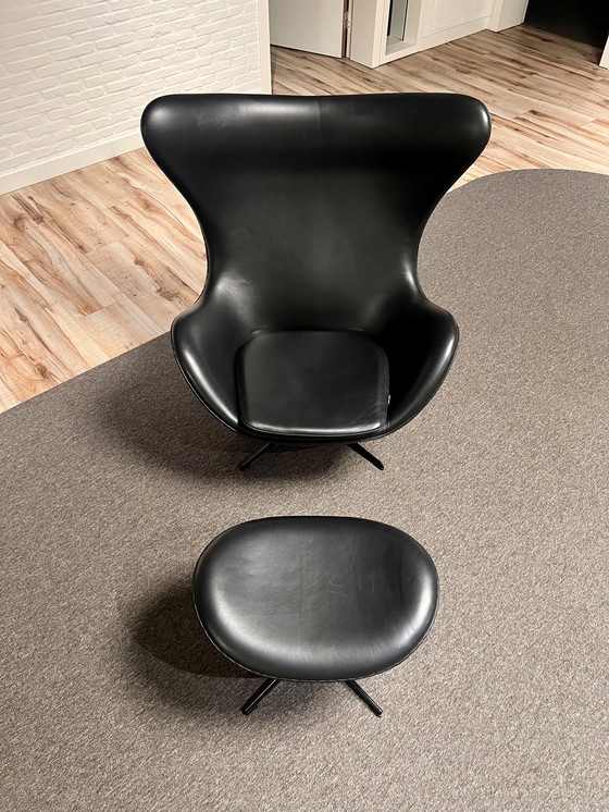Image 1 of Fritz Hansen Egg Chair mit Fußhocker (limitierte Auflage)