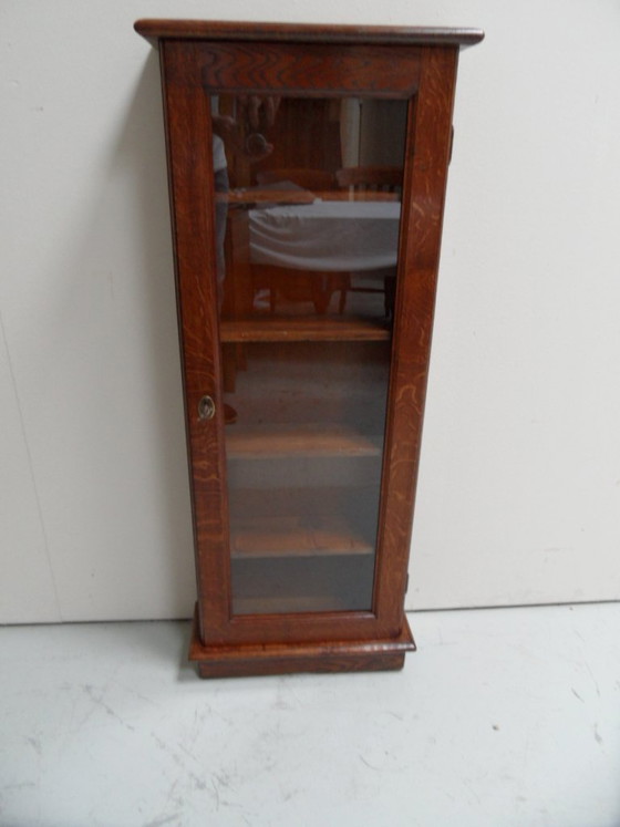 Image 1 of Antiek eiken vitrinekast