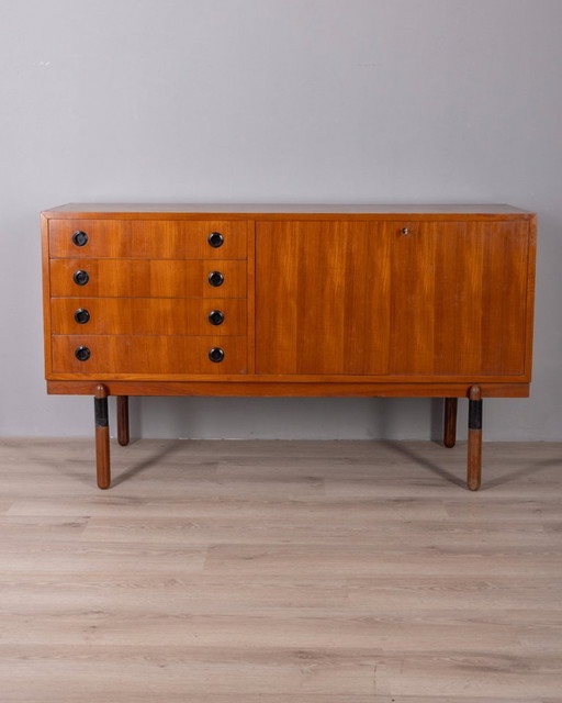 Credenza vintage anni '60 in legno di teak, design italiano.