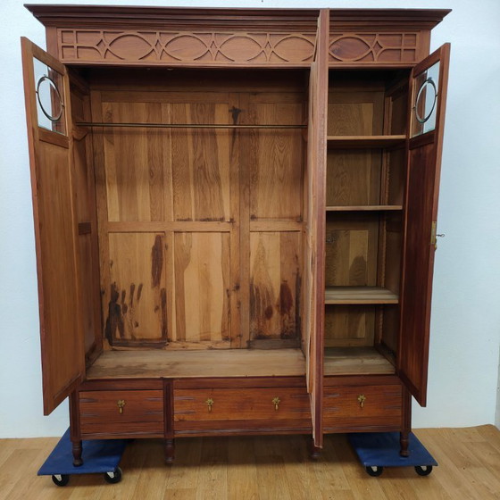 Image 1 of Armadio vintage antico in stile country con armadio smontabile