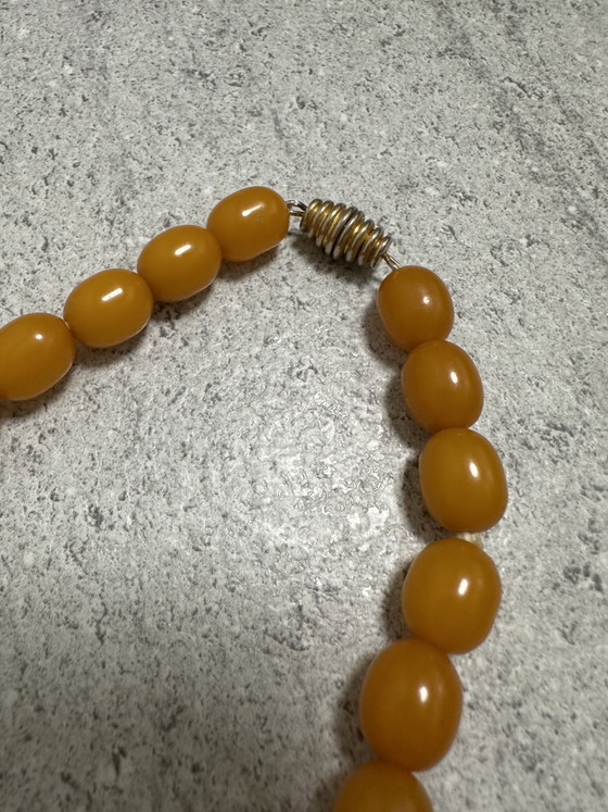 Image 1 of Collier en bakélite couleur caramel, 80 grammes