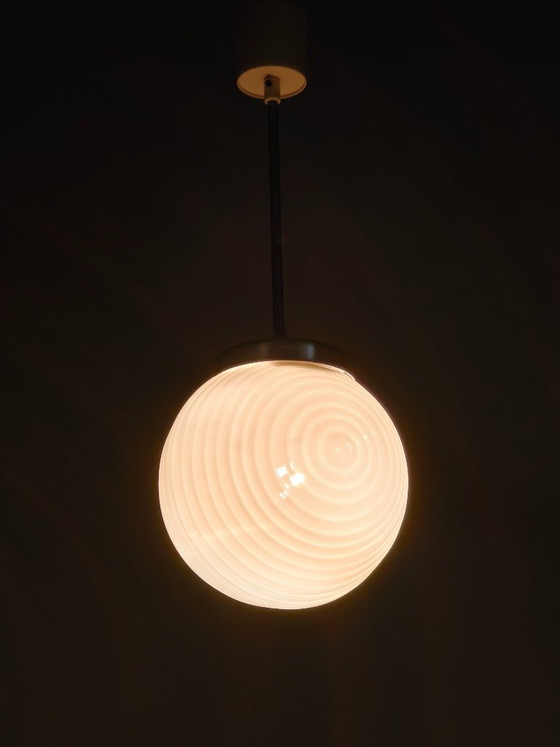 Image 1 of Suspension en verre opalin côtelé tchécoslovaque, années 1970