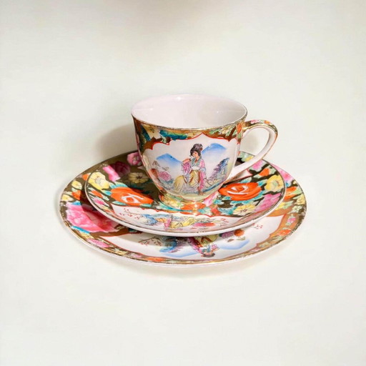Vintage japanische Tee-/Kaffeetassen mit Untertasse und Kuchenteller, 2 Sets, handbemalt und reich verziert mit Gold, 1980er, Ex