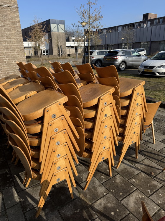 Partij van 50x vintage plywood stapelstoel, Kaderer ‘60 – Eetkamerstoelen (photo 2 of 10)