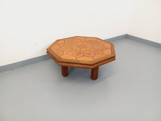 Image 1 of Tavolino ottagonale Barrois con motivi vintage da erbario in legno di rovere e ceramica Vallauris degli anni '60 e '70.