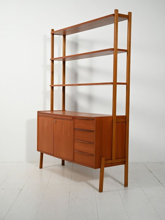 Image 1 of Skandinavisches Teak-Bücherregal mit ausziehbarem Schreibtisch