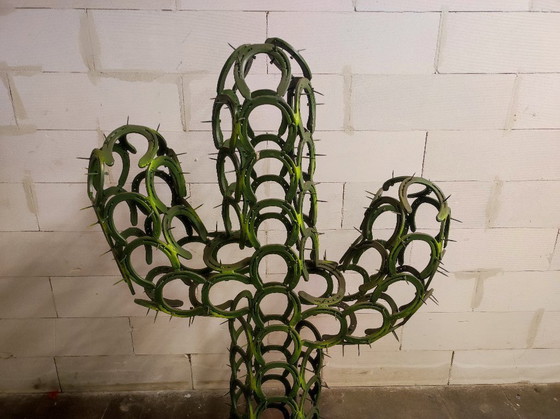 Image 1 of Opera d'arte - CACTUS di Patrick Gray (USA) 2020 - ferri di cavallo/chiodi