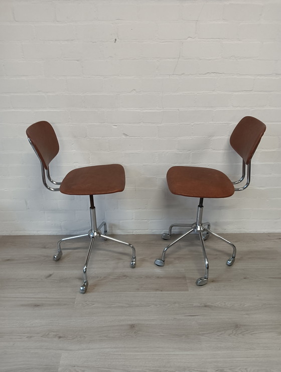 Image 1 of Jaren 50 bureau stoelen, in hoogte verstelbaar 