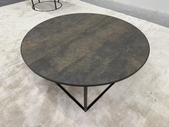 Image 1 of Mesa de centro Leolux Prismo de cerámica y hierro color musgo