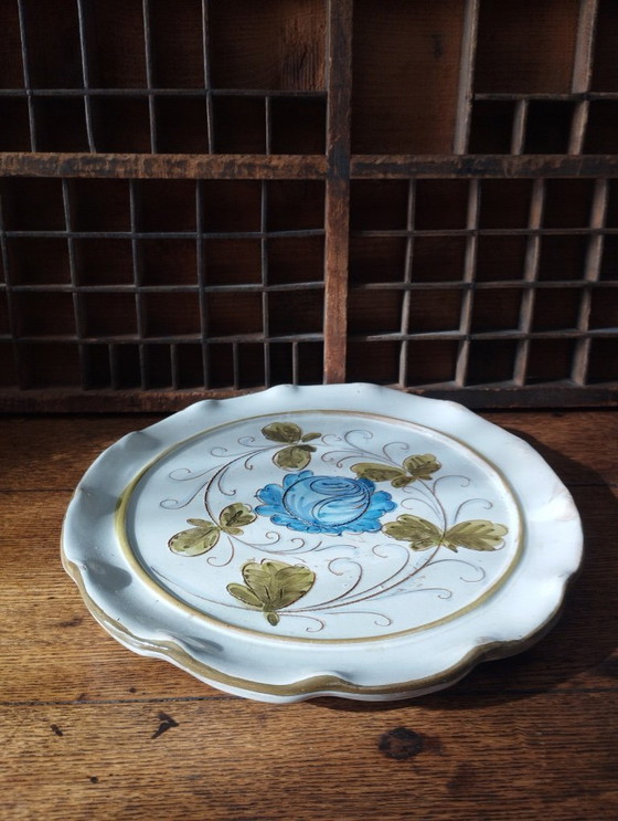 Image 1 of Antieke decoratieve aardewerken schaal