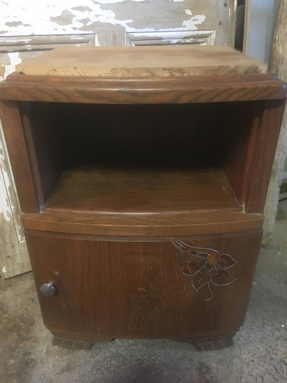 Table de chevet en chêne des années 1930/1940. – Tables de nuit, Vintage (photo 15 of 16)