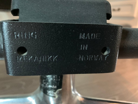 Image 1 of Vitra Eames EA124 Pelle / Cromo