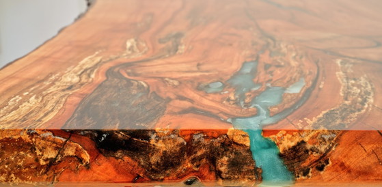 Image 1 of Oro del Perú | Consola exclusiva de madera de manzano con resina luminiscente turquesa y base dorada