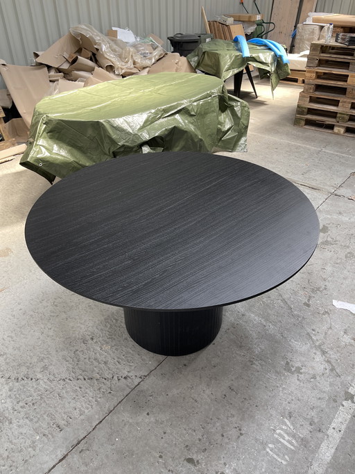 Round extendable dining table black oak